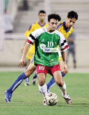 نادٍ رياضي يحاول شراء ذمم لاعبين ويطلب منهم عدم اللعب بجدية