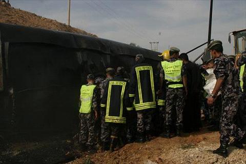 انقلاب صهريج محمل بمادة زيت الصويا على جسر الكلية العسكرية