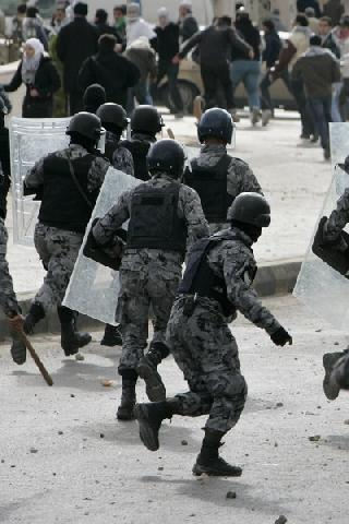 قوات الدرك تعتقل طلبة "الاتجاه الإسلامي" في الجامعات