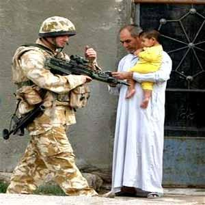 صحفي بريطاني يفضح وحشية الجيش البريطاني في العراق