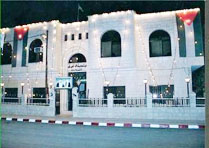 العثور على شيكات غير محصلة منذ 81 عاما مخبأة في مستودعات بلدية المفرق