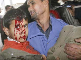 «هيومن رايتس» : الاحتلال قتل مدنيين يرفعون الرايات البيضاء في غزة