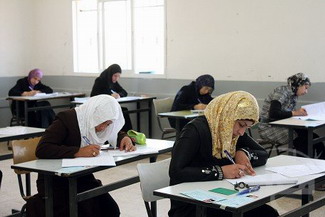 السماح للطلبة الناجحين بالتوجيهي اعادة مادتين لرفع المعدل