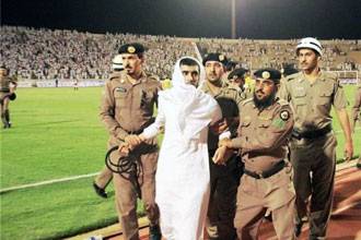 محكمة سعودية تسجن "مقتحم الملاعب" 3 أيام وتجلده 10 جلدات