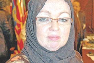 أول مفتية بأوروبا: جارتي المسلمة كانت وراء اعتناقي الدين الحنيف