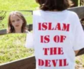 "الإسلام من الشيطان"!!.. لافتة مسيئة للإسلام على كنيسة أمريكية تتحول إلى شعار على قمصان رياضية