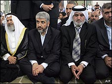 وسط حضور عزير..خالد مشعل يشيع والده