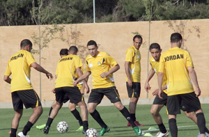 منتخبنا الوطني يباشر تدريباته للمحترفين غدا