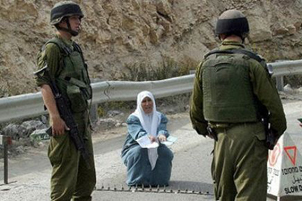 مفتي القدس يدين سياسة التفتيش العاري للأسيرات الفلسطينيات