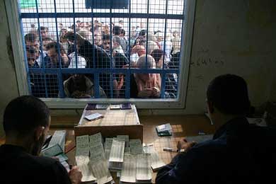 فضيحة.. صحة غزة تتهم "الاونروا" بالاستيلاء على مساعدات طبية وأدوية