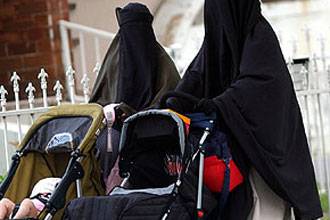 الحكومة الفرنسية تخوض معركة ضد 367 امرأة لاقتلاع النقاب