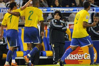 مارادونا: سقوطنا أمام البرازيل سيئ.. ومواجهة باراغواي صعبة جداً