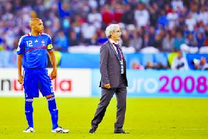 هنري ينتقد مدرب المنتخب الفرنسي