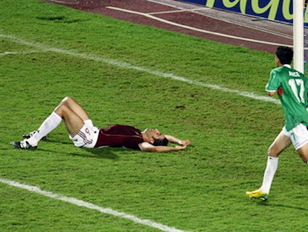 سجل هدفا في مرمى فريقه.. ومات قهرا