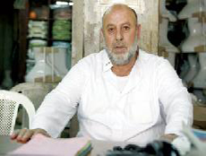 خمسيني تزوج 15 مرة ويدعو الرجال للزواج "سترا لبنات المسلمين"!!