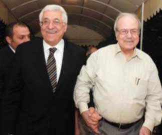 عباس يتولى رئاسة الدائرة السياسية لـ"منظمة التحرير" بدلا من القدومي