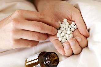 وفاة شاب متأثرا بإصابته بالرصاص وفشل محاولتي انتحار