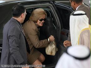 السفيرة الأمريكية في الكويت تصف أعضاء البرلمان بالكلاب