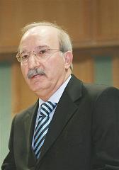 مصانع الأسمنت بالفحيص تتحدى قرارات رئيس الوزراء