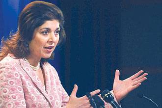 ممثلة المسلمين الخاصة في اميركا تتسلم مهامها رسميا