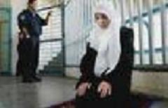 جندي اسرائيلي يعتدي على أسيرة فلسطينية ويغتصبها