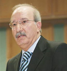 اعادة النظر في أعضاء الأمانة المعيينين يادولة الرئيس