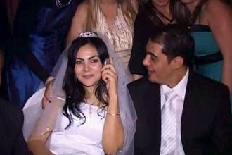 مصريان يتيحان لضيوفهما مشاهدة مباراة مصر وإيطاليا أثناء زفافهما