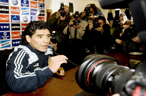 المقصلة بانتظار رأس مارادونا في حال اخفاق التانجو