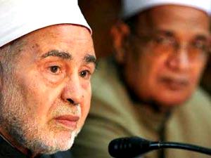 شيخ الأزهر يجبر طالبة على خلع نقابها ويسخر من شكلها