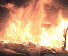 شاب يضرم النار في سيارة شقيقه.. وآخر يسرق منزل والد عريس في الرمثا!!