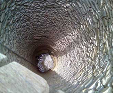 العثور على جثة شخص ملقاة ببئر في موبص