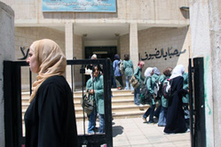 إغلاق مدرستين في جبل النزهة بعمان بعد إصابة 12 طالبة بمرض أنفلونزا الخنازير