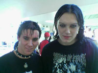 تستهويهم أقراط "الجماجم".. شبان وفتيات "الإيمو" بالأردن يتشحون بالسواد ويميلون إلى العزلة