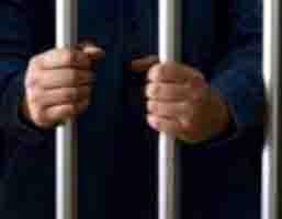 القاء القبض على شخص من ذوي الأسبقيات عليه 80 طلبا و365 أسبقية و 25 قيدا جرمياً!!