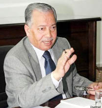 هل وزير الداخلية نايف القاضي متورط بتعيين أقاربه في مناصب رفيعة؟