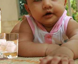 إدخال طفل في الثالثة من العمر إلى مستشفى حكومي سكرانا!!