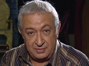 تأجيل قضية اتهام نور الشريف بالشذوذ وظهور "أدلة" باسطوانات مدمجة CD