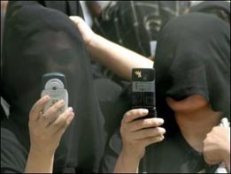 طلبت الطلاق بعد أن اكتشفت أن اسمها على هاتف زوجها " غوانتانامو "