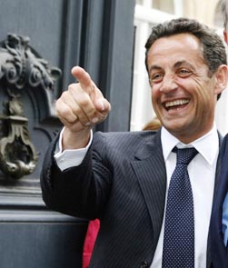 صُحف ومواقع "شربت المقلب".. صلاة ساركوزي لفوز مصر كان "مزحة"