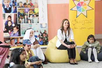 الملكة تؤكد تعزيز دور المدرسة لتأخذ مكانتها في المجتمع