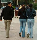 أساتذة يطلبون الرذيلة من طالباتهم..وتبادل للقبلات بين الطلاب والطالبات