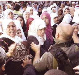 مواجهات بين قوات الاحتلال والمصلين في المسجد الاقصى