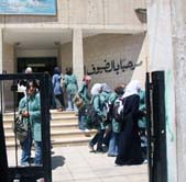 نقل طفلة إلى المدينة الطبية إثر سقوط باب مدرسة عليها بالكرك