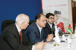 حمد يبدي تفاؤله بمواجهة إيران ويطلب من الجميع الالتفاف حول المنتخب