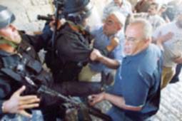 ضغوط أردنية مصرية تفك الحصار عن المعتصمين في الحرم القدسي