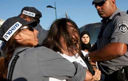 فلسطينية في العشرين من عمرها تطعن شرطيا اسرائيليا قرب القدس