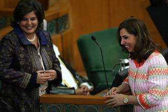 المحكمة الدستورية الكويتية ترفض الطعن في عضوية نائبتين غير محجبتين