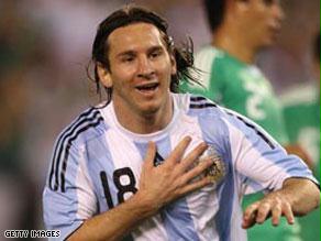 "الفيفا" يعلن القائمة المختصرة لأفضل لاعبي ولاعبات العالم