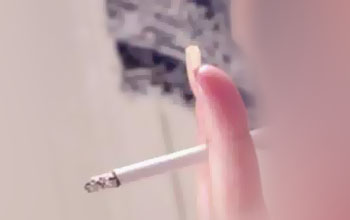 طالبات يحولن المصليات إلى مرتع لتدخين السجائر وتبادل "اتصالات العشق"