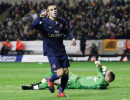 ارسنال يؤرق اهل القمة